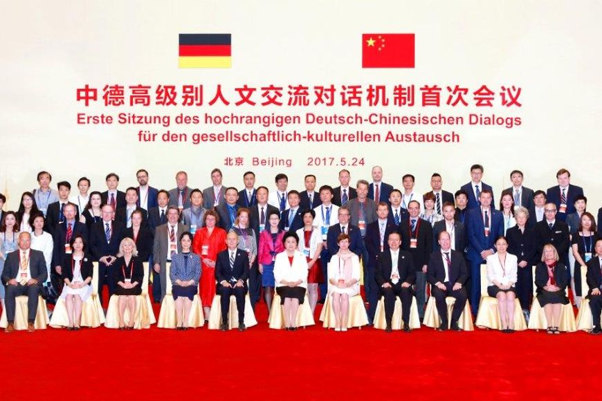 Gruppenbild der Teilnehmer des deutsch-chinesischen Dialogs.