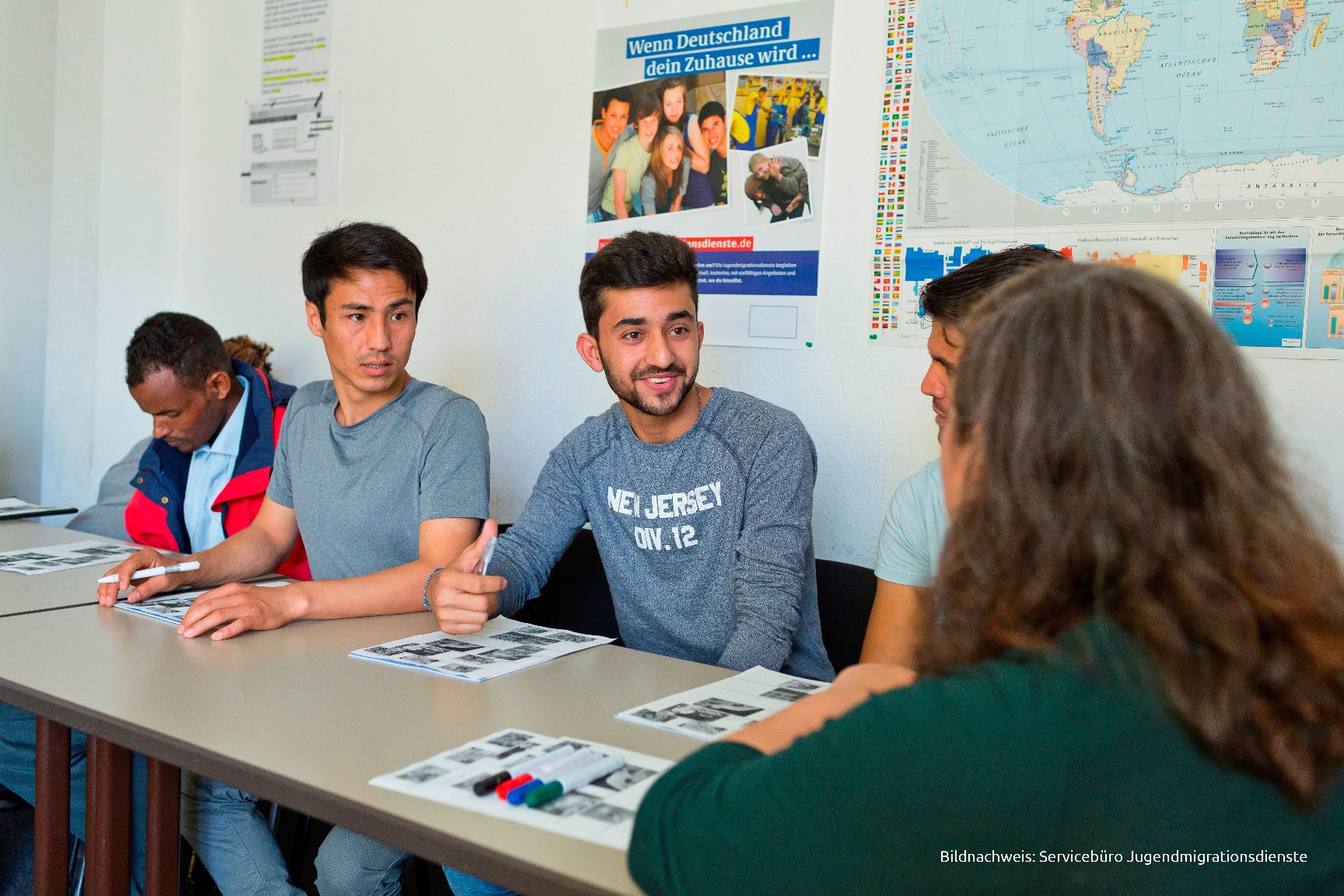 Junge Geflüchtete beim Kommunikationstraining der Jugendmigrationsdienste