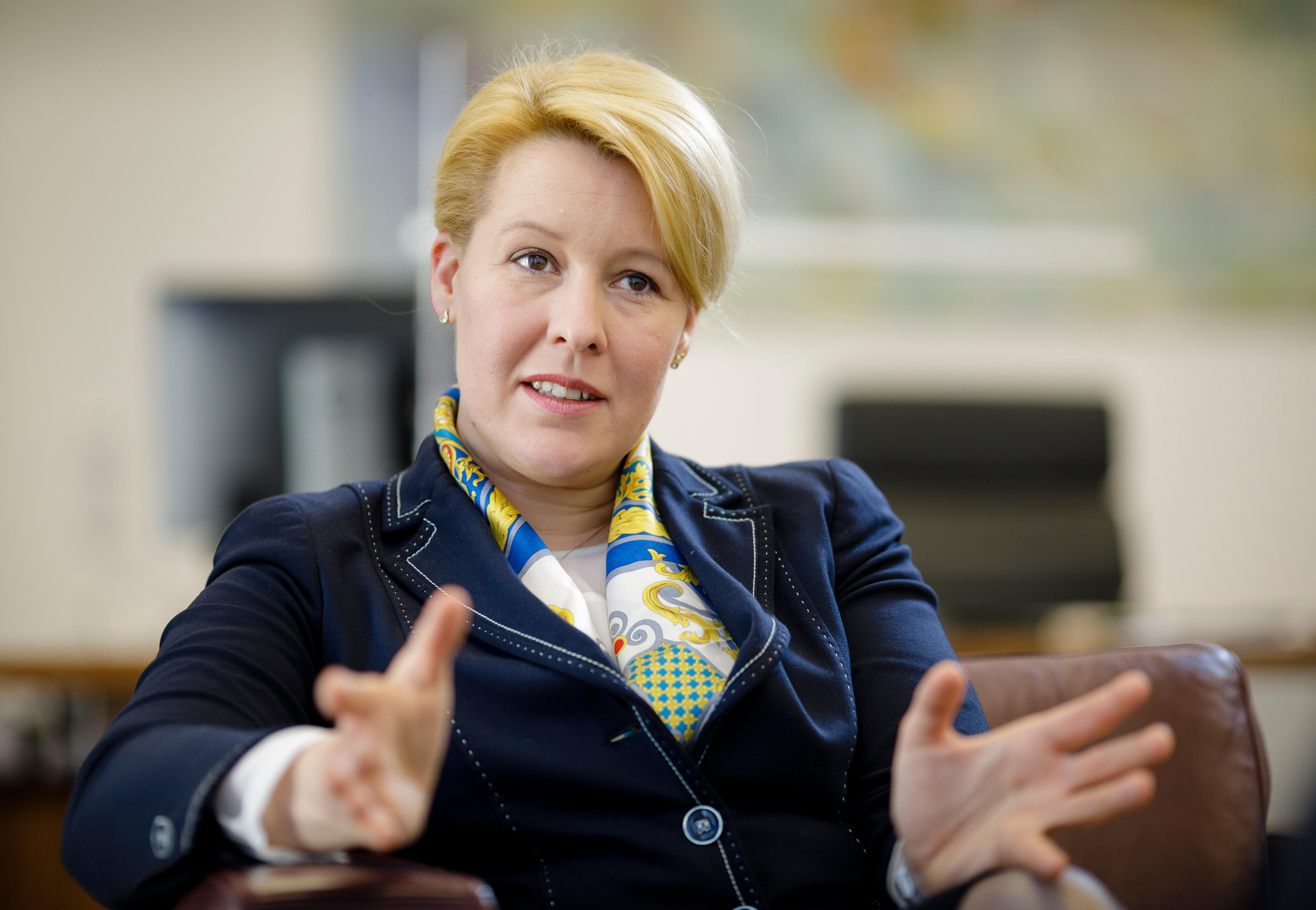39+ Frau Giffey Ministerin PNG