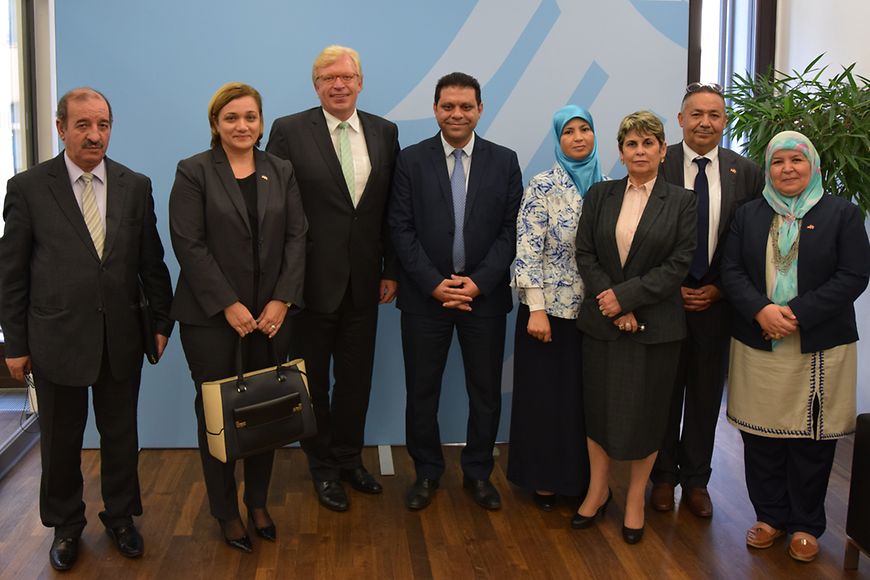 Die tunesisch-algerische Delegation mit Staatssekretär Dr. Ralf Kleindiek im Bundesfamilienministerium