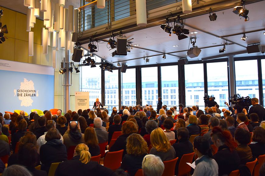Manuela Schwesig vor Publikum während ihrer Rede in der Akademie der Künste in Berlin 