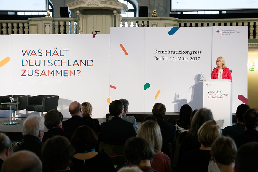 Manuela Schwesig über Stärkung von Engagement und Gesellschaft auf dem Demokratiekongress 2017 im Französischen Dom Berlin