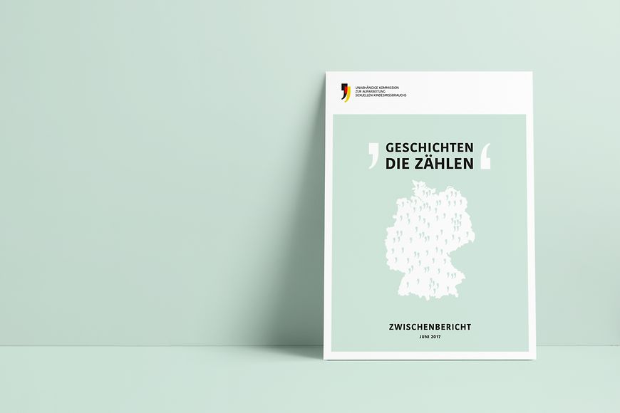 Titelbild des Ersten Zwischenberichts der Unabhängige Kommission zur Aufarbeitung sexuellen Kindesmissbrauchs 