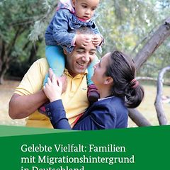 Titelseite "Gelebte Vielfalt: Familien mit Migrationshintergrund in Deutschland"