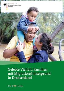 Titelseite "Gelebte Vielfalt: Familien mit Migrationshintergrund in Deutschland"