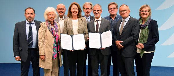 Bundesfamilienministerin Dr. Barley mit den Vertretern der Mitgliedsverbände.