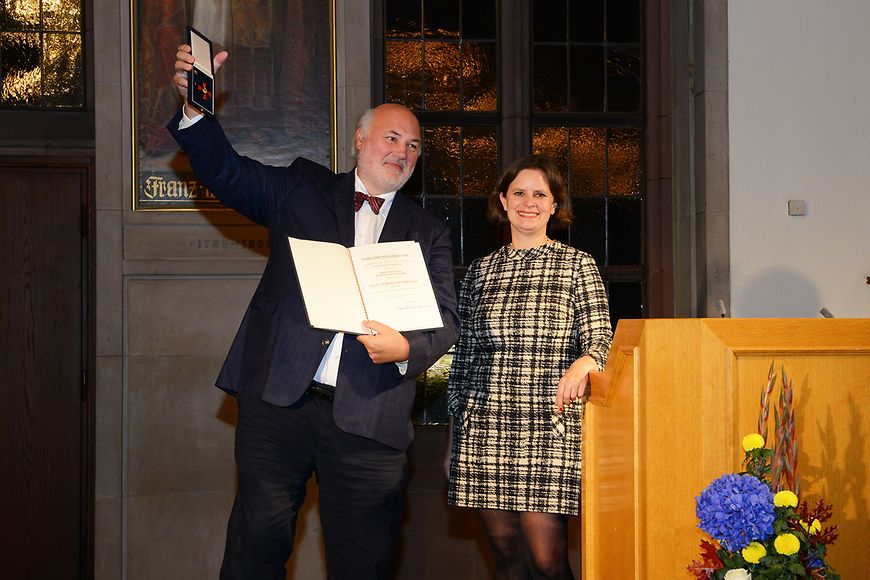 Juliane Seifert und Prof. Dr. Wolfgang Schneider