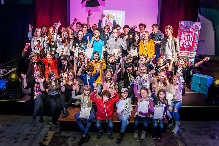 Das Bild zeigt die Preisträgerinnen und Preisträger des mb21