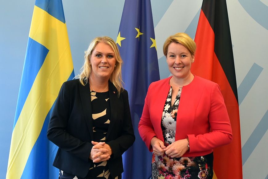 Das Bild zeigt Franziska Giffey und Lena Hallengren