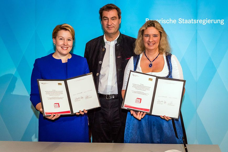 Bundesfamilienministerin Dr. Franziska Giffey, Ministerpräsident Dr. Markus Söder und Staatsministerin Kerstin Schreyer