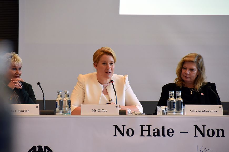 Dr. Franziska Giffey bei der Internationalen Konferenz zum Thema Hatespeech in Berlin