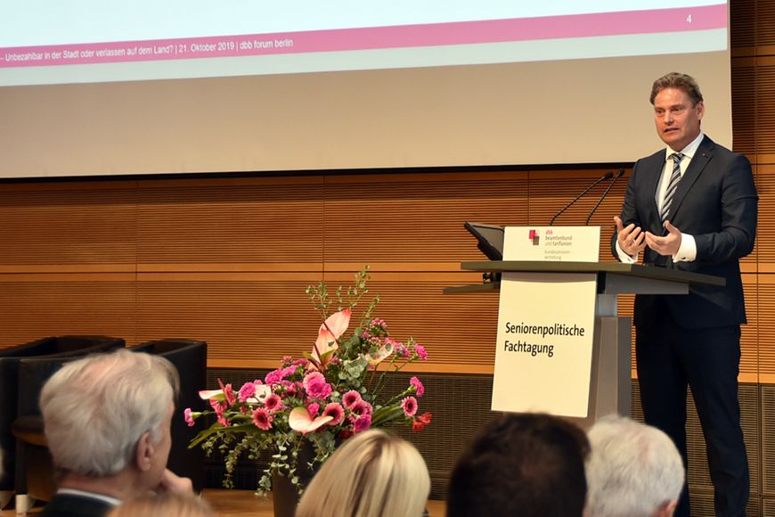 Stefan Zierke hält eine Rede