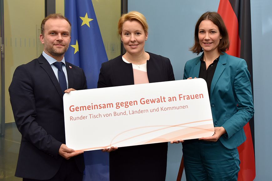 Dr. Franziska Giffey mit dem Oberbürgermeister Neubrandenburgs und der Frauenministerin aus Rheinland-Pfalz