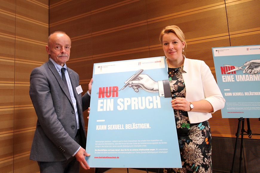 Dr. Franziska Giffey mit Bernhard Franke, kommissarischer Leiter der Antidiskriminierungsstelle des Bundes