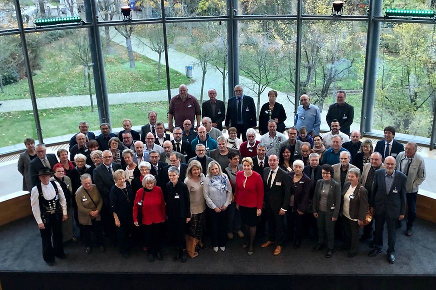 Eine Gruppe von Menschen bei der IHK Ostbrandenburg
