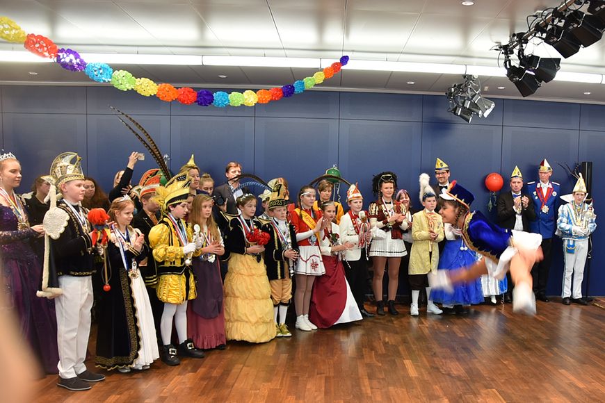 Die Deutsche Meisterin im Mariechentanz, Emilia Castanega, mit einer Tanzeinlage