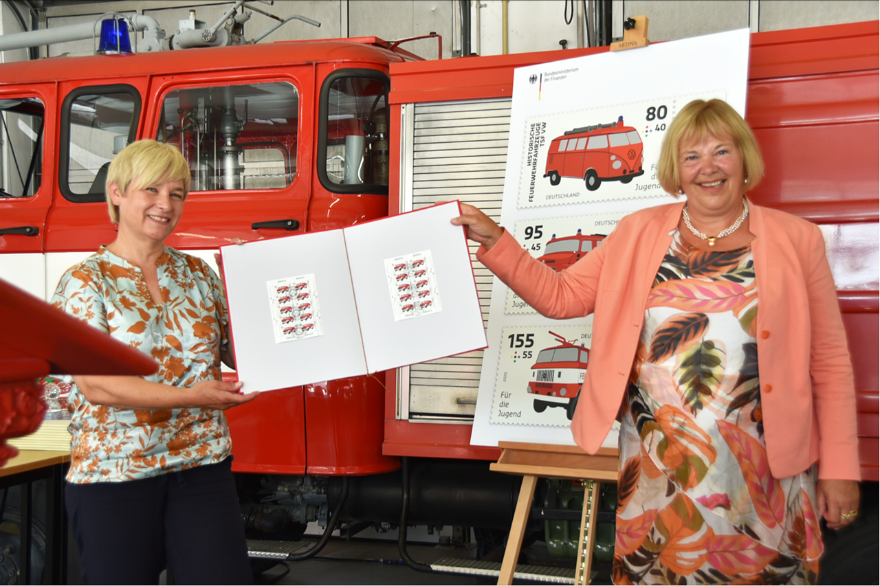 Caren Marks und Bettina Hagedorn bei der Präsentation der Jugendmarken 2020