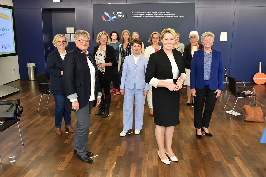 Dr. Franziska Giffey und weitere Teilnehmerinnen beim FidAR-Forum im BMFSFJ