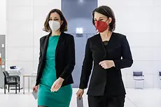 Anne Spiegel und Annalena Baerbock nebeneinander im Bild