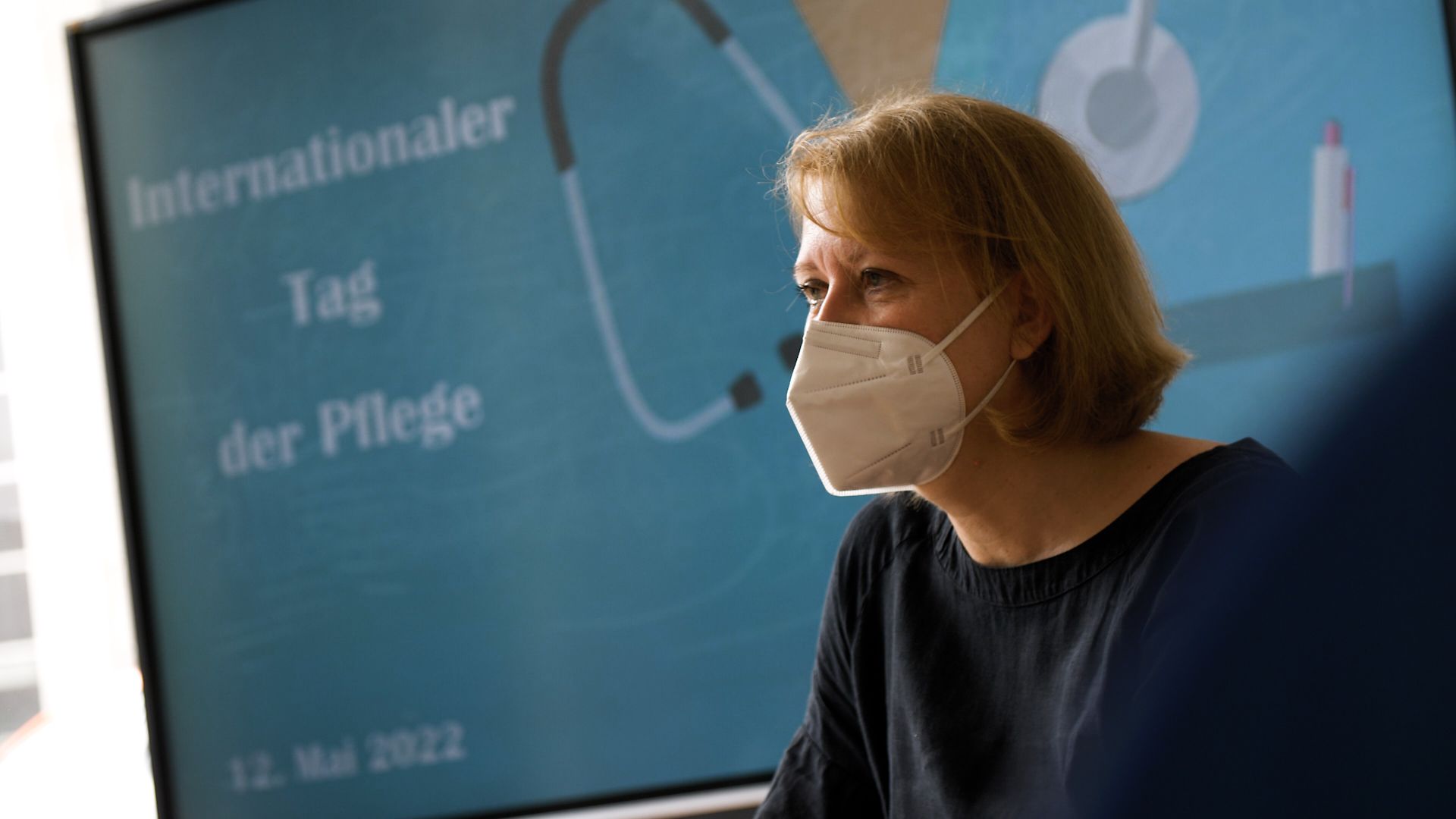 Bundesfamilienministerin Lisa Paus mit Mund-Nase-Schutz
