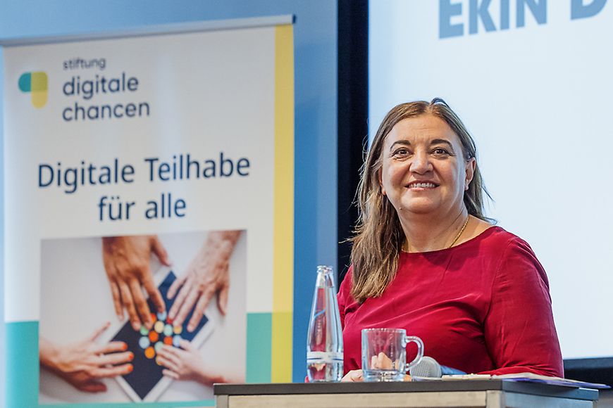 Staatssekretärin Ekin Deligöz
