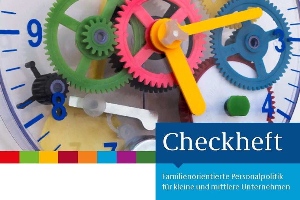 Das Handbuch "Checkheft - Familienorientierte Personalpolitik für kleine und mittlere Unternehmen"