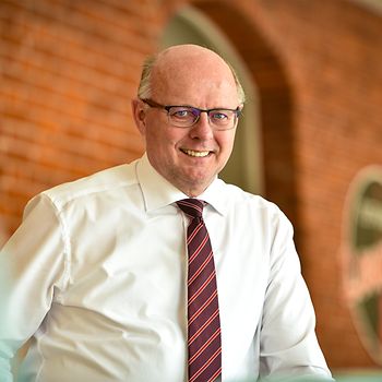 Porträt Prof. Günther Schneider