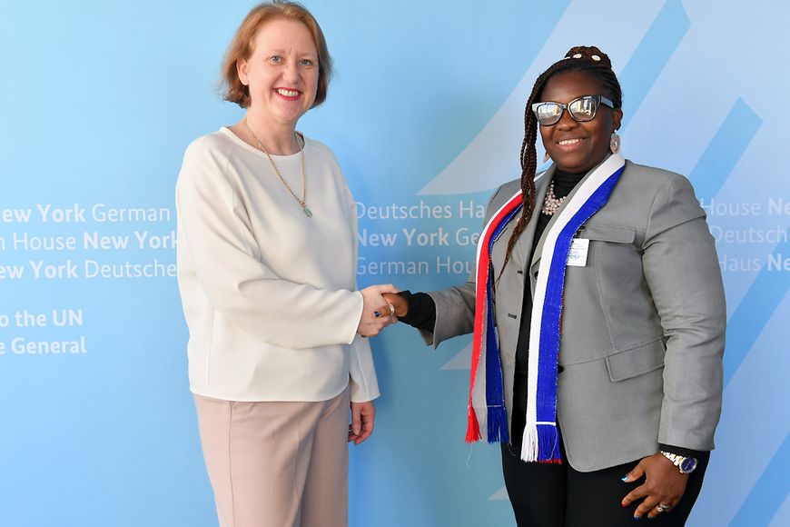 Lisa Paus mit der Ministerin für Gender, Kinder und Soziale Absicherung von Liberia, Williametta Saydee Tarr