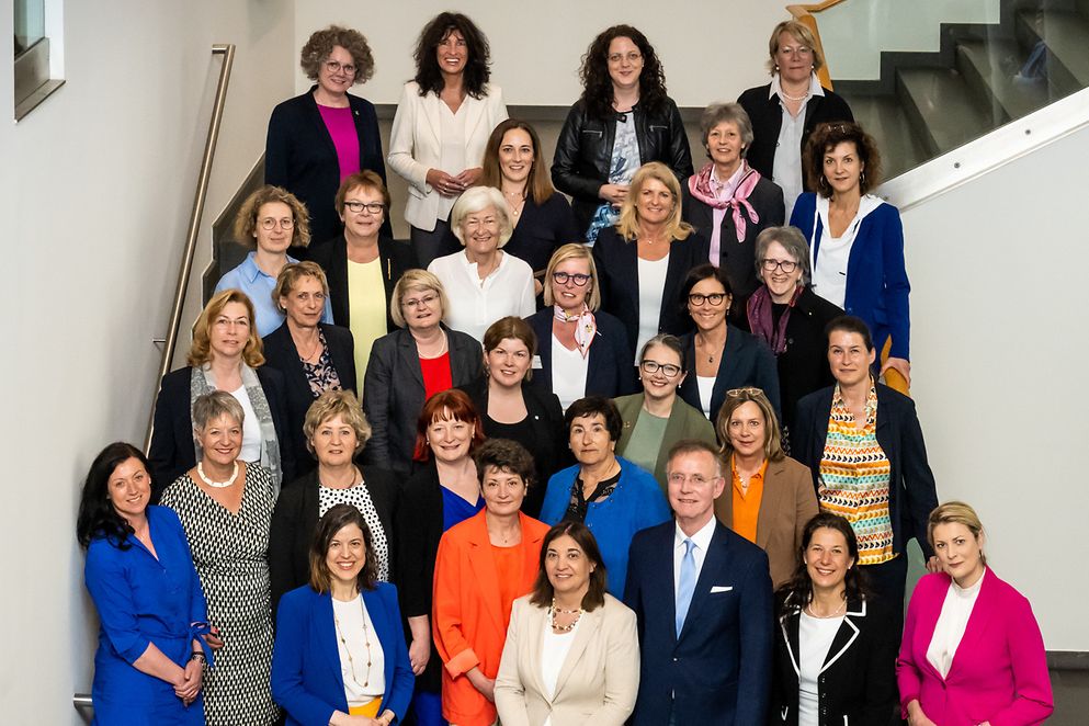 Ein Gruppenfoto der Mitglieder des Arbeitskreises "Frauen in Kommunen und Kommunalpolitik"