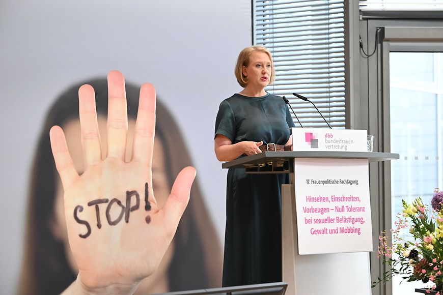 Lisa Paus bei der Fachtagung der Bundesfrauenvertretung des dbb Beamtenbund und Tarifunion im dbb Forum in Berlin