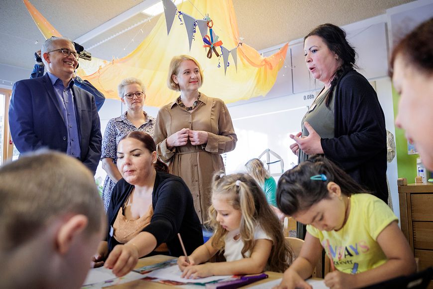 Lisa Paus besucht eine Sprach-Kita in Offenbach 