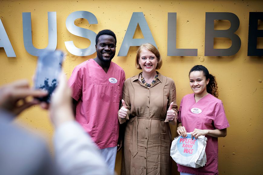 Lisa Paus besucht Pflegeeinrichtung "Albblick" in Filderstadt