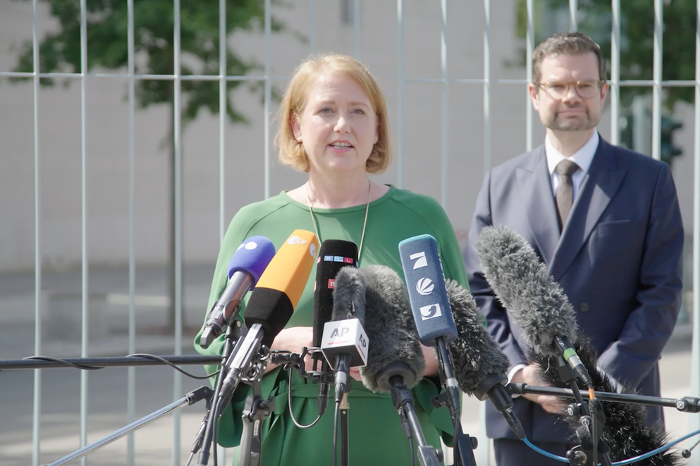 Lisa Paus beim Pressestatement