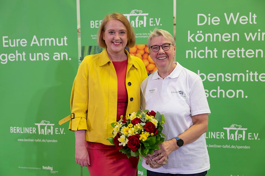 Lisa Paus und Sabine Werth, Vorstandsvorsitzende Berliner Tafel e V.