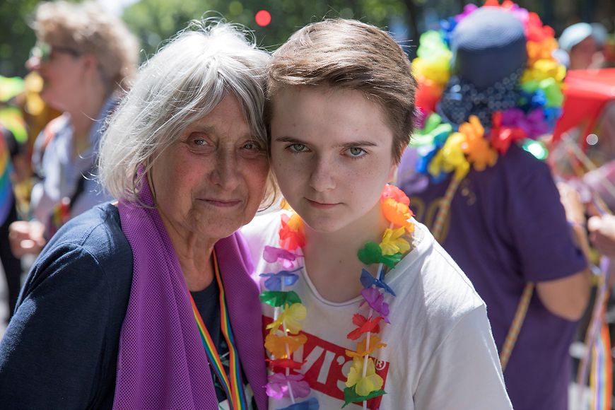 Christopher Street Day: Betty von den "Golden Girls" zusammen mit ihrer Enkelin