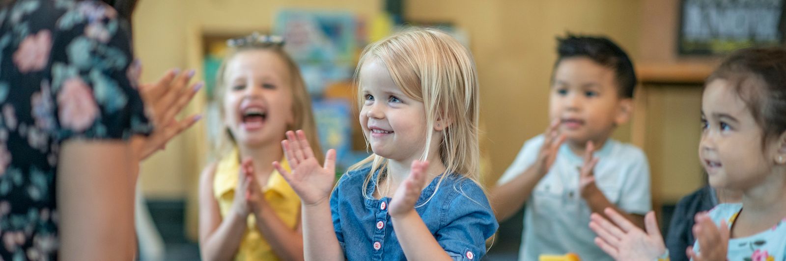 Spielende Kleinkinder 