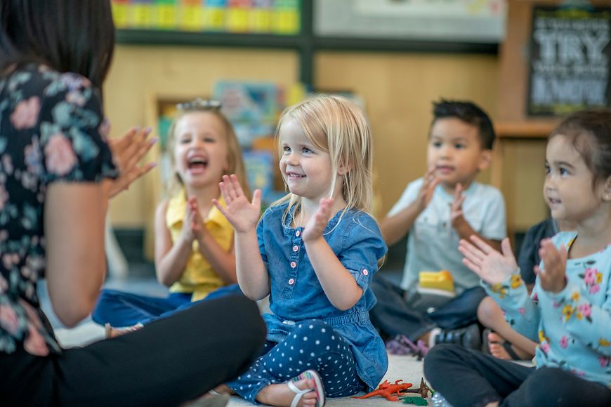 Spielende Kleinkinder 