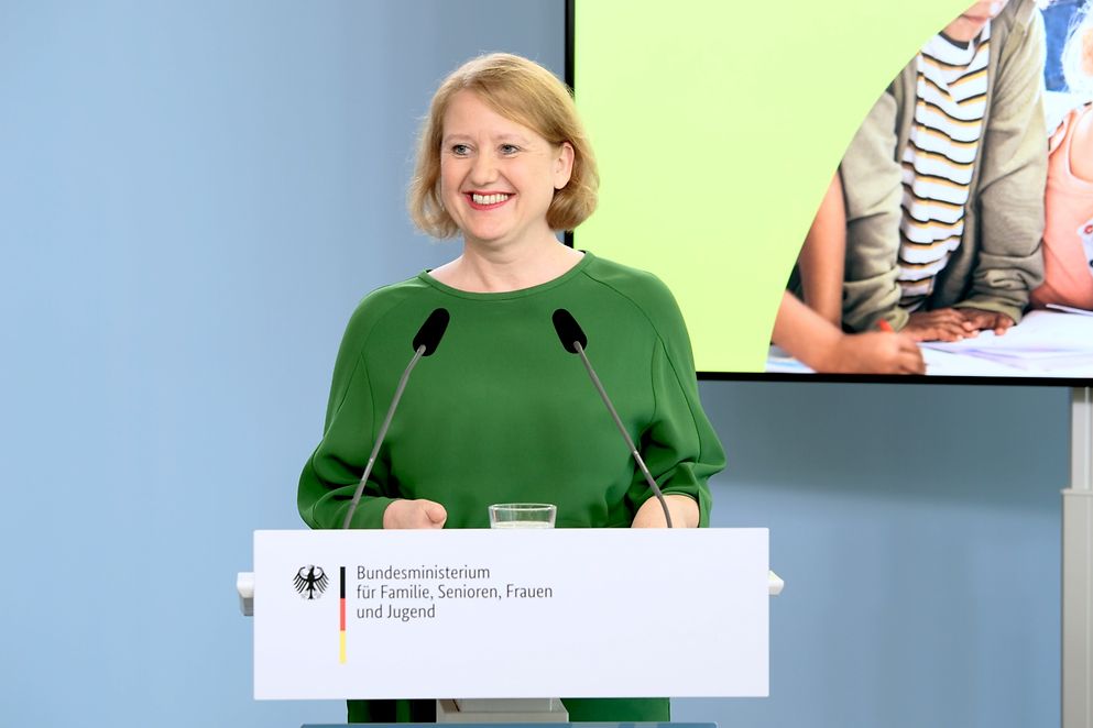 Bundesfamilienministerin Lisa Paus auf der Pressekonferenz nach dem Kabinettsbeschluss