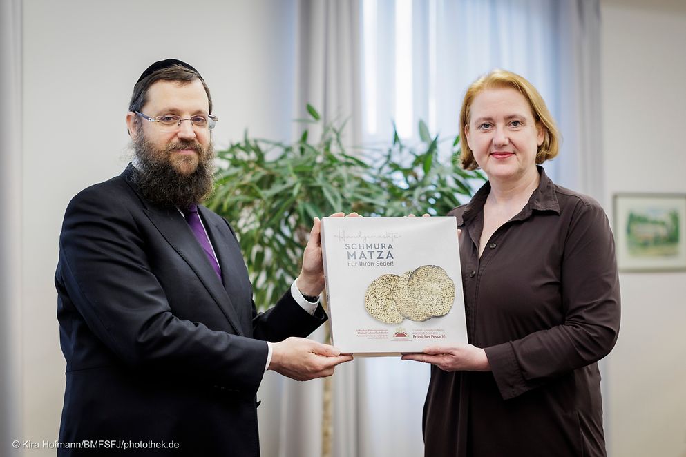 Lisa Paus gemeinsam mit Rabbiner Teichtal