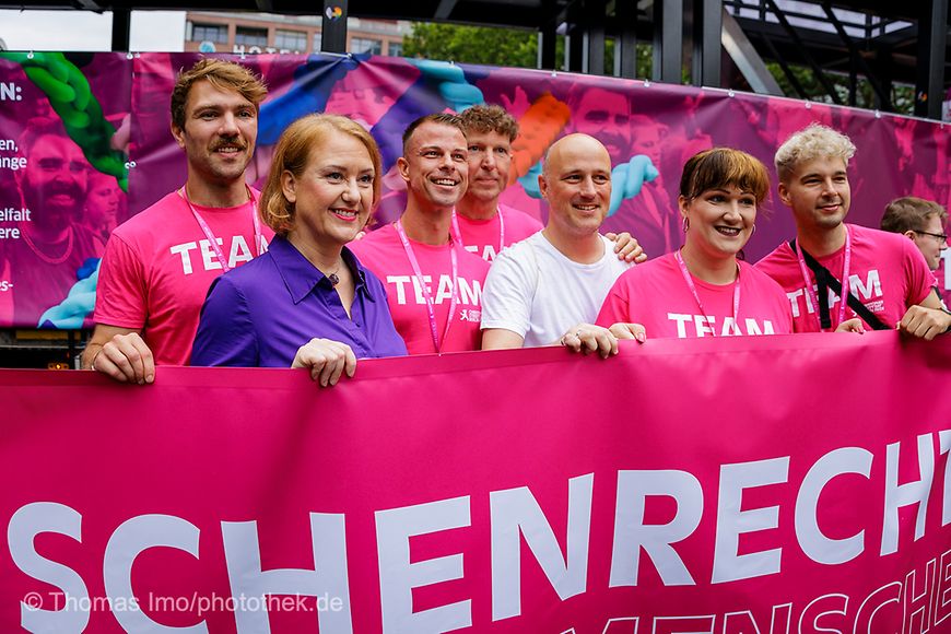 Das Bundesfamilienministerium auf dem Christopher Street Day