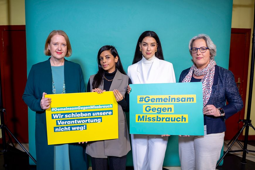Lisa Paus gemeinsam mit Collien Ulmen-Fernandes, Rebecca Mir und Kerstin Claus, (v.l.n.r.)