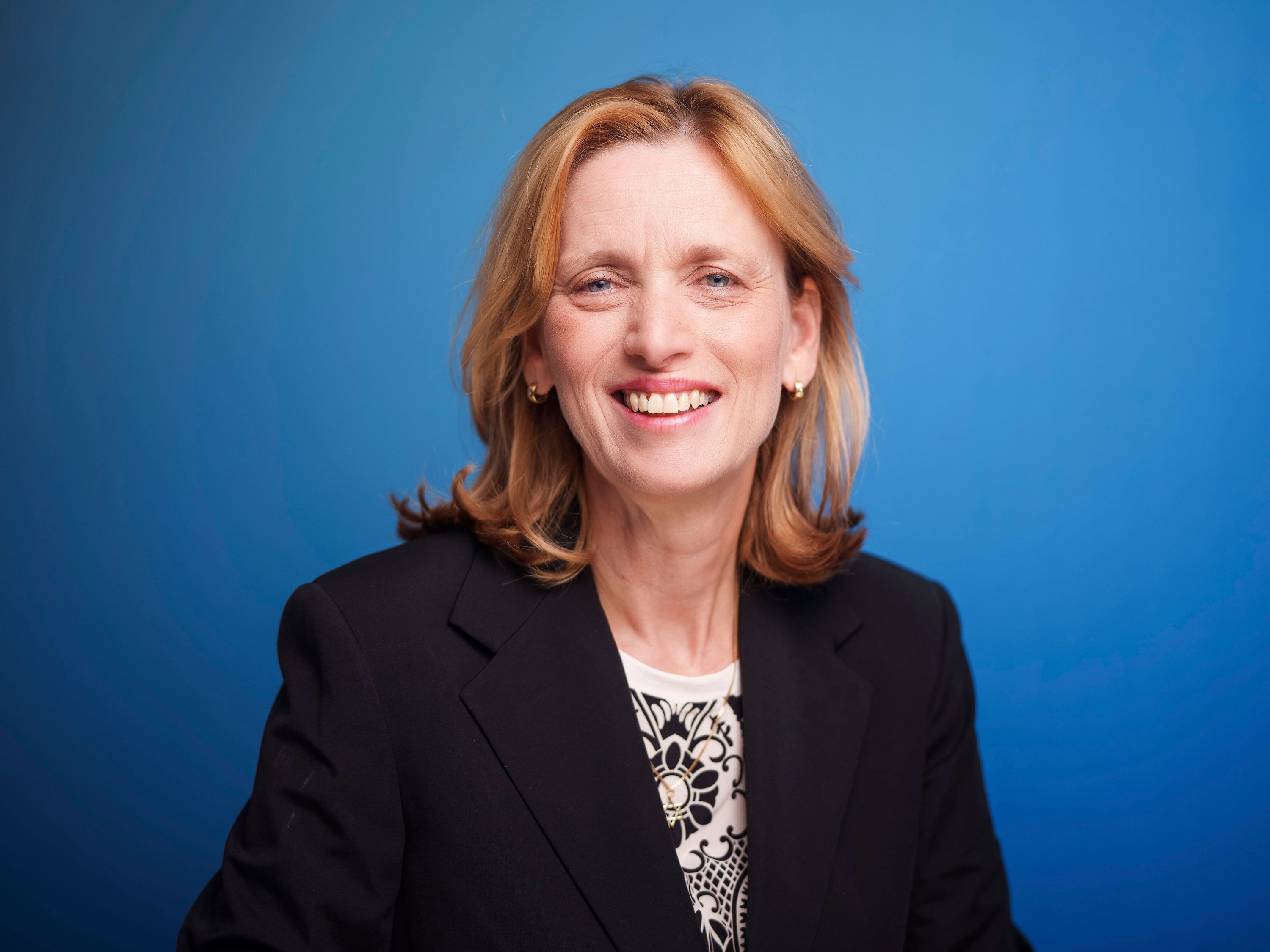 Porträt Bundesfamilienministerin Karin Prien