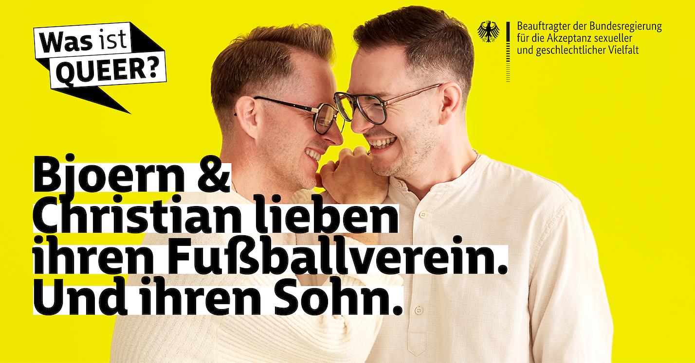 Porträt von Bjoern und Christian mit Kampagnen-Logo und Text: Bjoern & Christian lieben ihren Fußball-Verein. Und ihren Sohn.