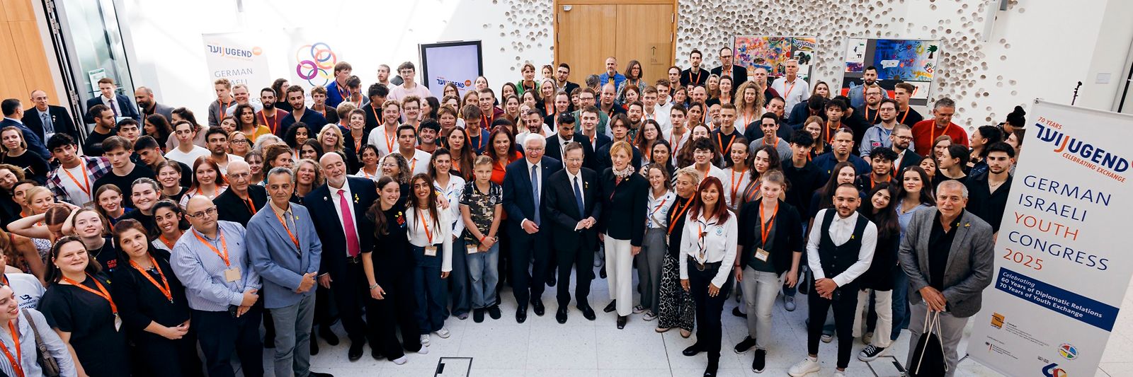 Gruppenbild der Teilnehmenden des Jugendkongresses