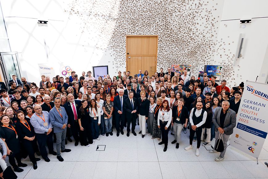Gruppenbild der Teilnehmenden des Jugendkongresses