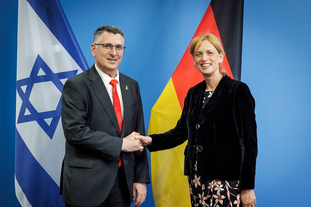 Karien Prien und Ingo Behnel bei der Vereidigung