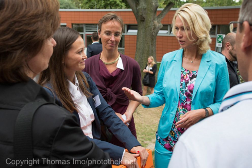Manuela Schwesig im Gespräch mit Bürgern bei BASF in Ludwigshafen