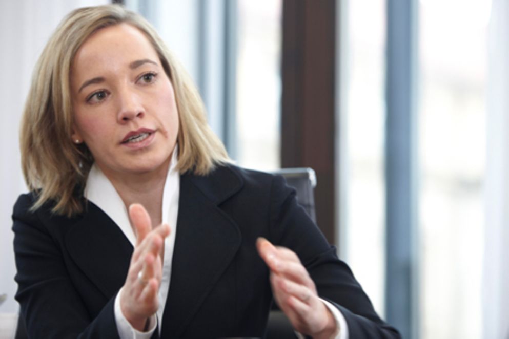 Bundesfamilienministerin Kristina Schröder in einer Redesituation. Bildquelle: L. Chaperon / BMFSFJ