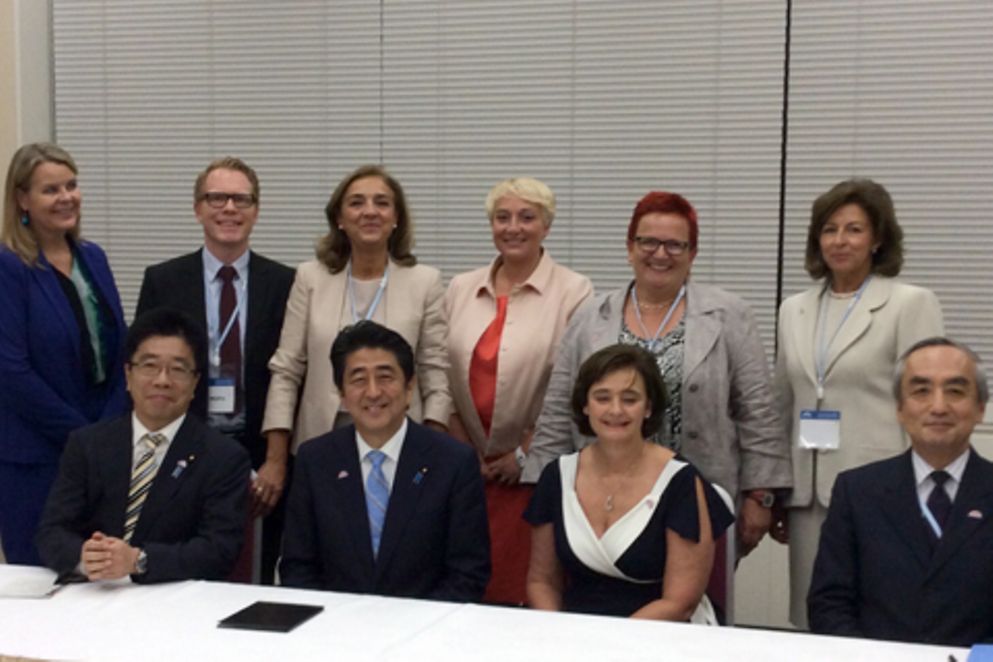 Gruppenbild mit Elke Ferner und dem japanischen Premierminister Shinz? Abe