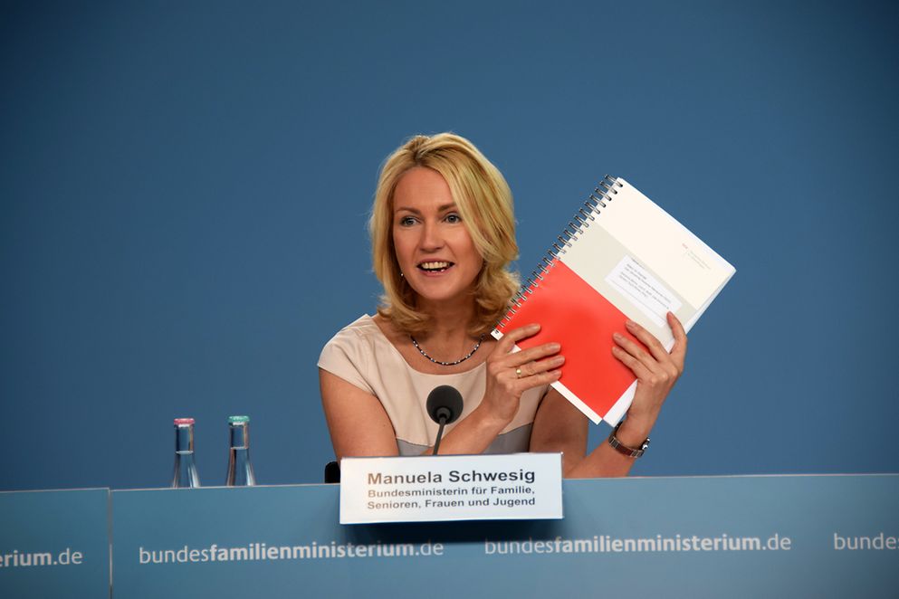 Manuela Schwesig präsentiert den Deutschen Alterssurvey 2014
